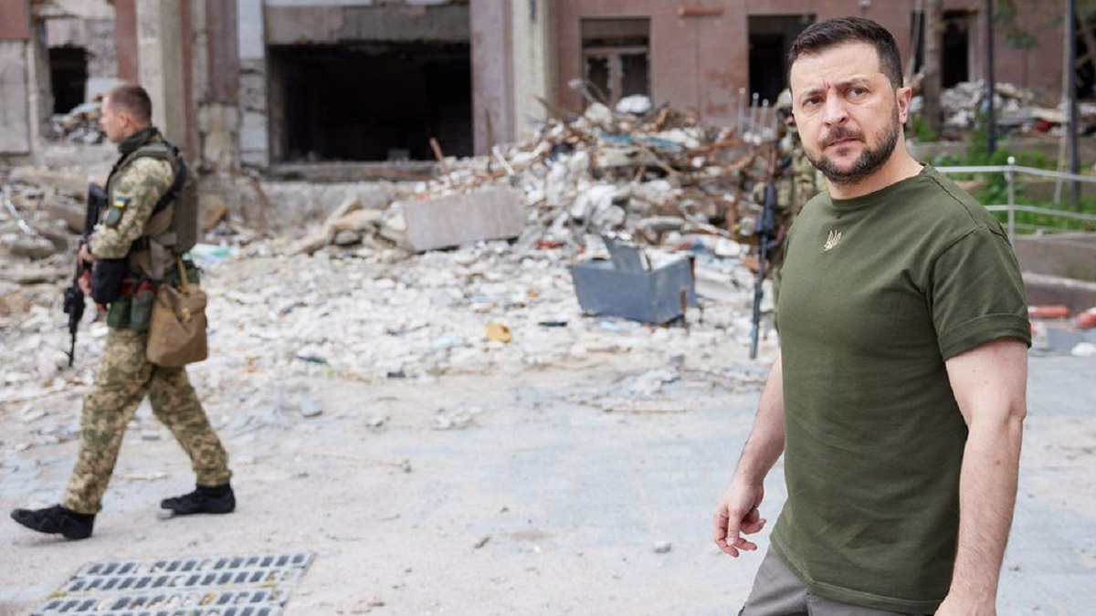 দক্ষিণাঞ্চলীয় ফ্রন্টলাইন পরিদর্শনে গেলেন জেলেনস্কি