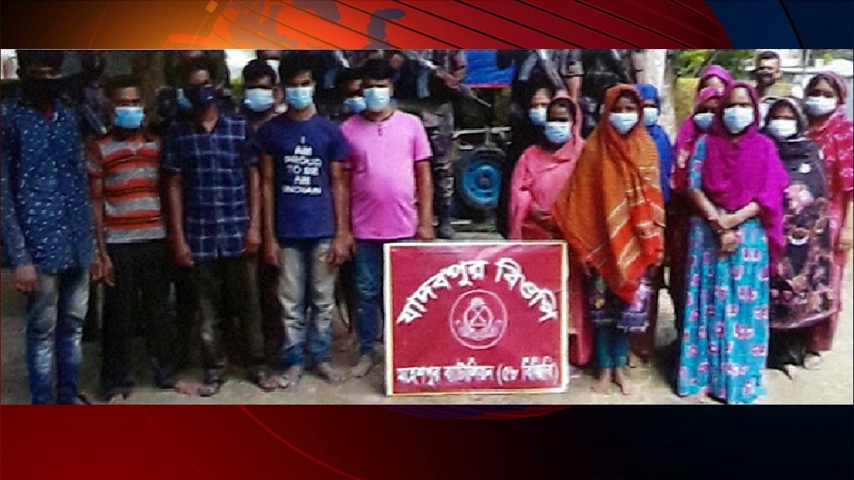 অবৈধভাবে মহেশপুর সীমান্ত পারাপারের সময় দালালসহ আটক ৩৬