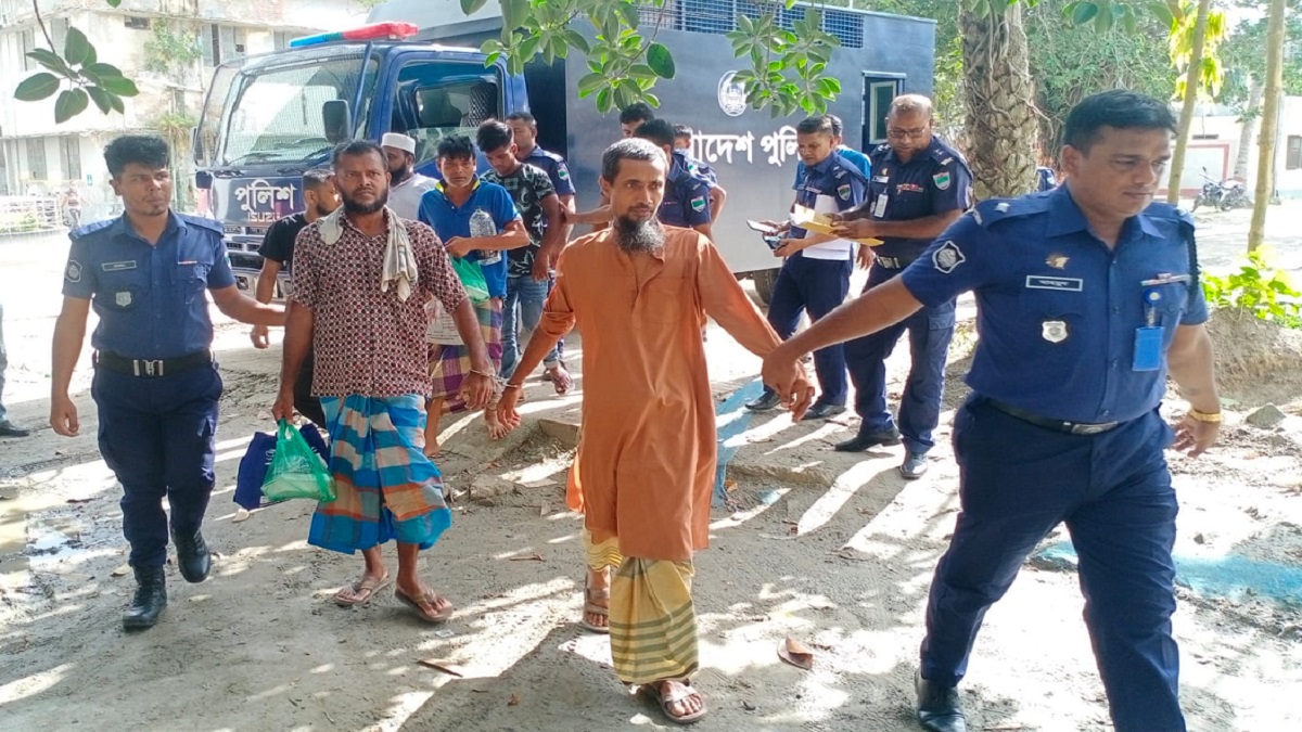 নড়াইলে হামলার ঘটনায় ২৫০ জনের নামে মামলা, ৫ আসামি ৩ দিনের রিমান্ডে