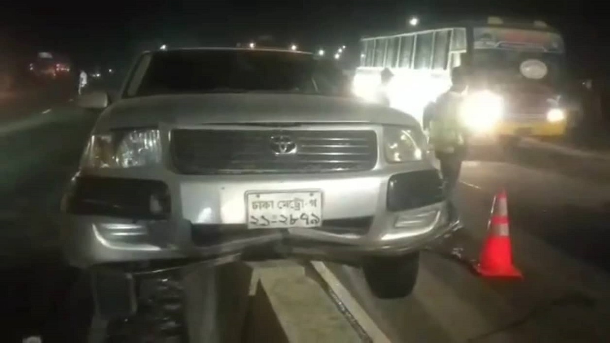 পদ্মা সেতুর মাওয়া টোল প্লাজার সামনে আবারও দুর্ঘটনা