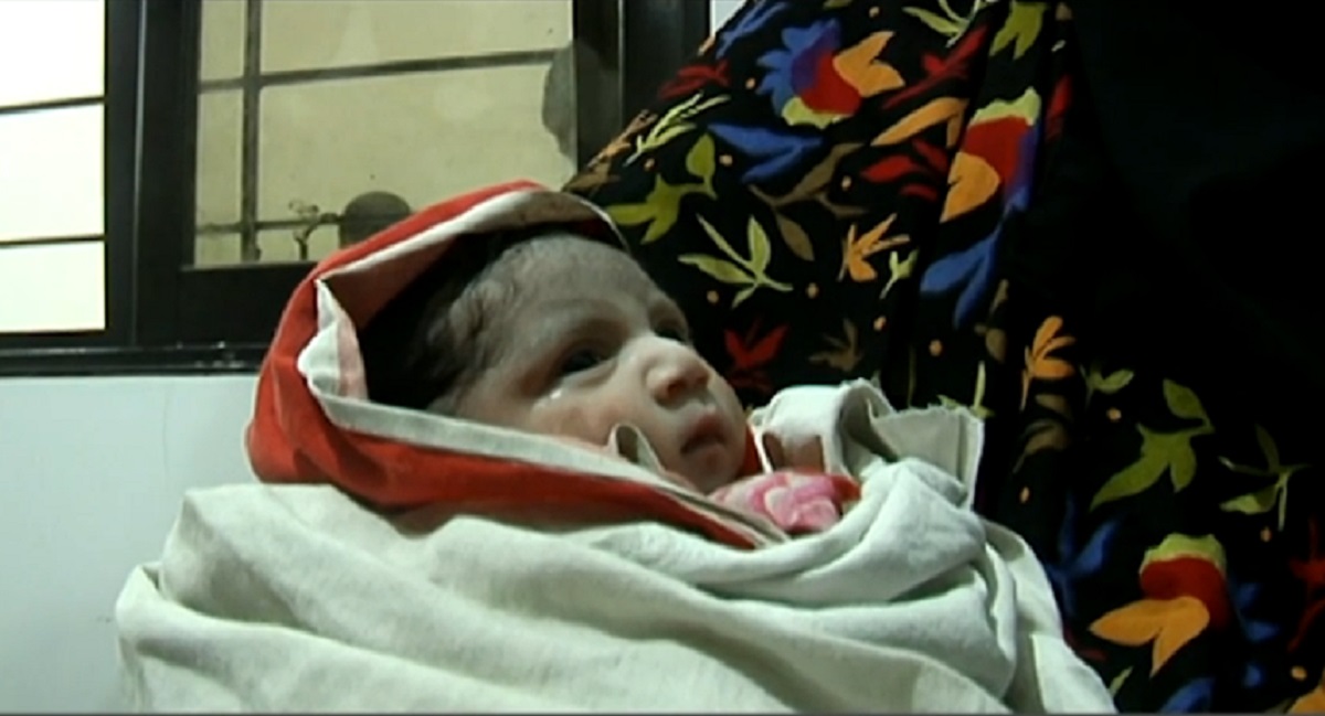 সড়ক দুর্ঘটনায় নিহত পরিবারের ৩ সদস্য, মৃত মায়ের গর্ভ থেকেই জন্ম নিলো শিশু