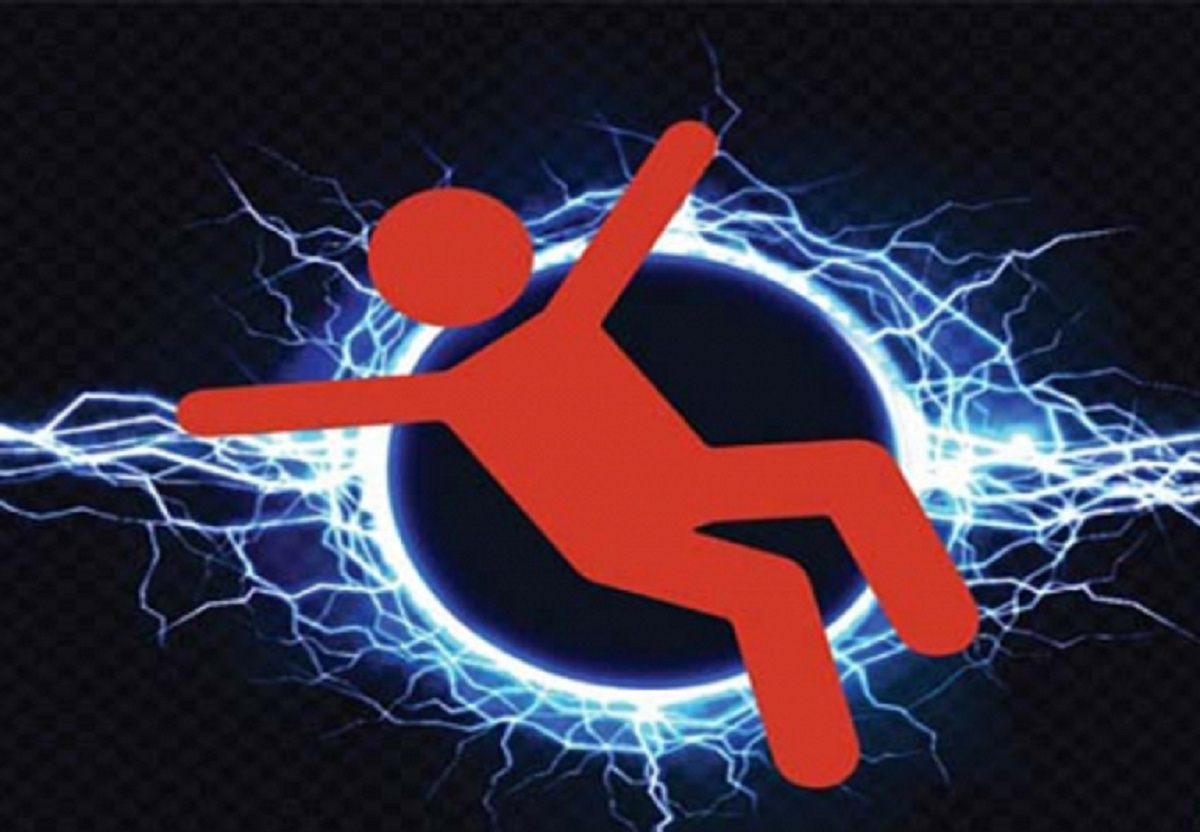 নদীভাঙনে আগেই হারিয়েছেন সব, এবার বিদ্যুৎস্পৃষ্টে নিহত শিশুকন্যাও