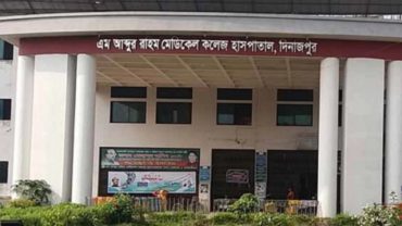 দিনাজপুরে প্রাইভেটকার নিয়ন্ত্রণ হারিয়ে নিহত ৩