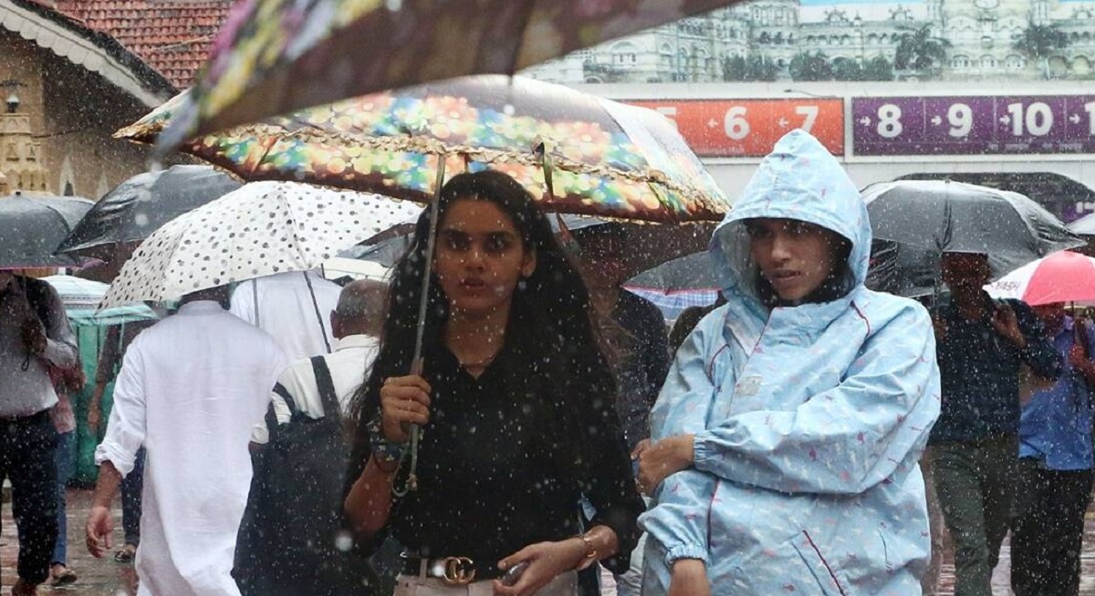 ভারী বৃষ্টিপাতে বিপর্যস্ত ভারত, তেলেঙ্গানায় রেড অ্যালার্ট জারি