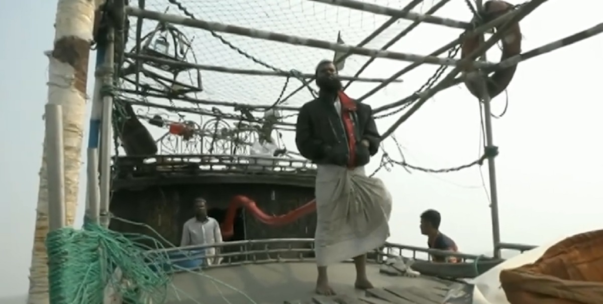 মাছ উৎপাদনে বিশ্বের তৃতীয়, তবুও দেশে জেলেদের ভাগ্যের উন্নতি নেই