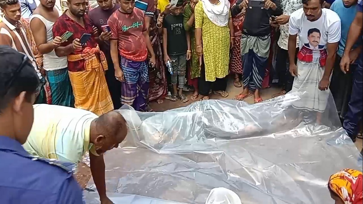 মাদারীপুরে ট্রাক চাপায় মা-মেয়ে নিহত