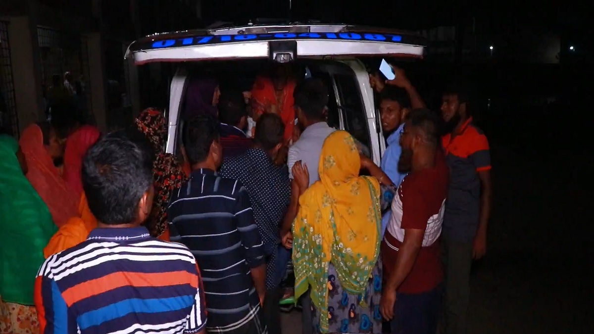 পাবনায় হাটের আধিপত্য নিয়ে দু’পক্ষের সংঘর্ষে আহত ২০