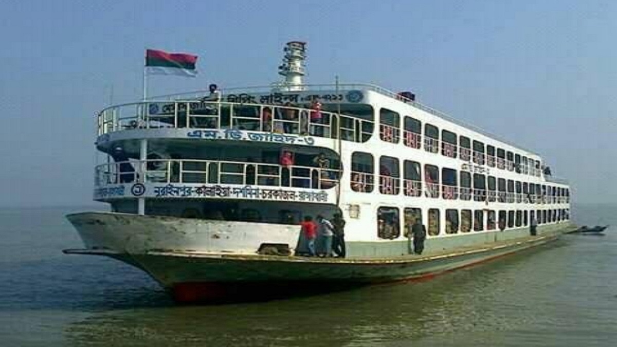 নদীতে পড়া শিশুকে উদ্ধার না করেই ঢাকায় চলে আসলো লঞ্চ