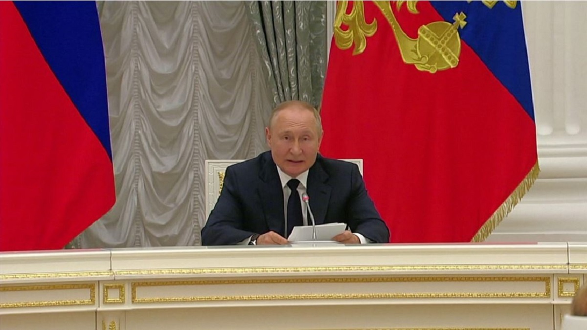 পশ্চিমা বিশ্বকে পুতিনের চ্যালেঞ্জ: রণক্ষেত্রে মস্কোকে হারানোর চেষ্টা করো