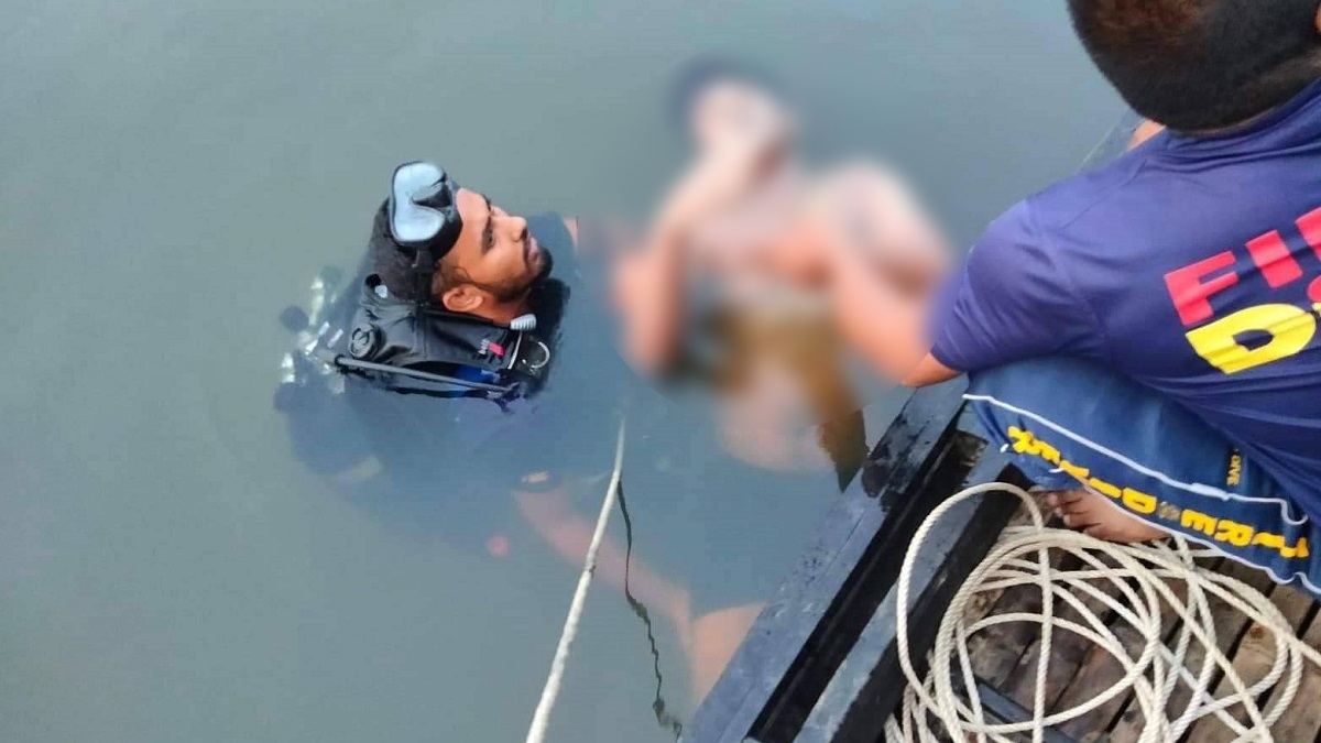 মুন্সিগঞ্জে বিদ্যুতায়িত চলন্ত লঞ্চ, লাফিয়ে পড়ে নিহত স্কুলছাত্রের মরদেহ উদ্ধার