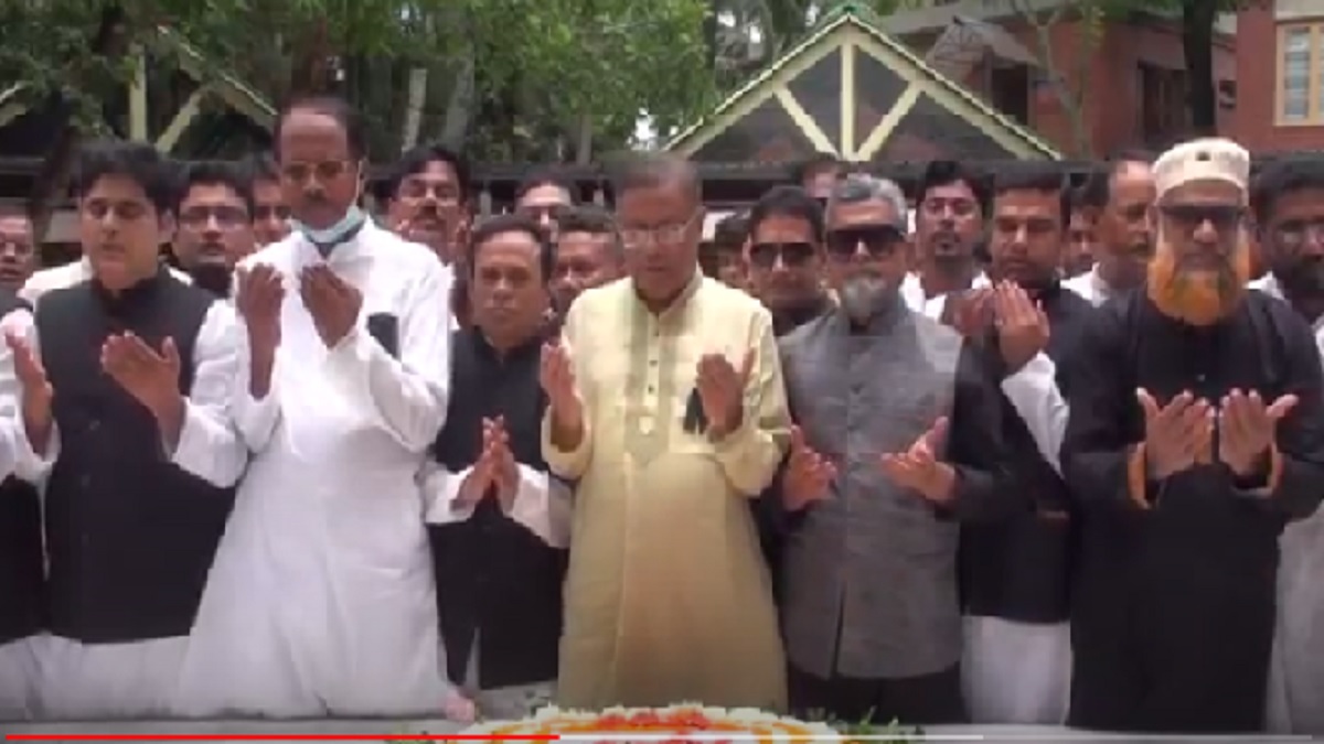 বঙ্গবন্ধুর সমাধিতে তথ্যমন্ত্রীর শ্রদ্ধা নিবেদন