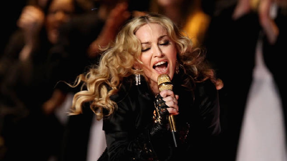 পর্দায় আসছে ম্যাডোনার বায়োপিক, নিজেই করছেন পরিচালনা