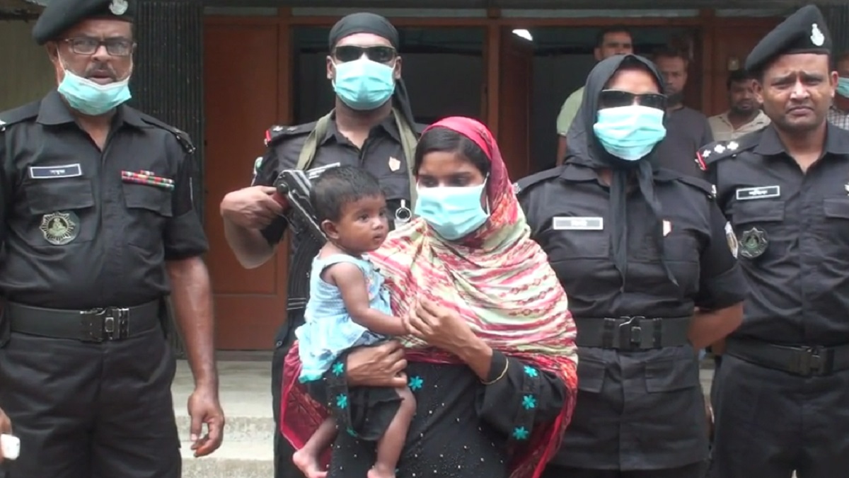 রাতে থাকতে বলা নিয়ে তর্ক, স্বামীকে খুন করে সন্তান ফেলে পালিয়েছিলেন স্ত্রী