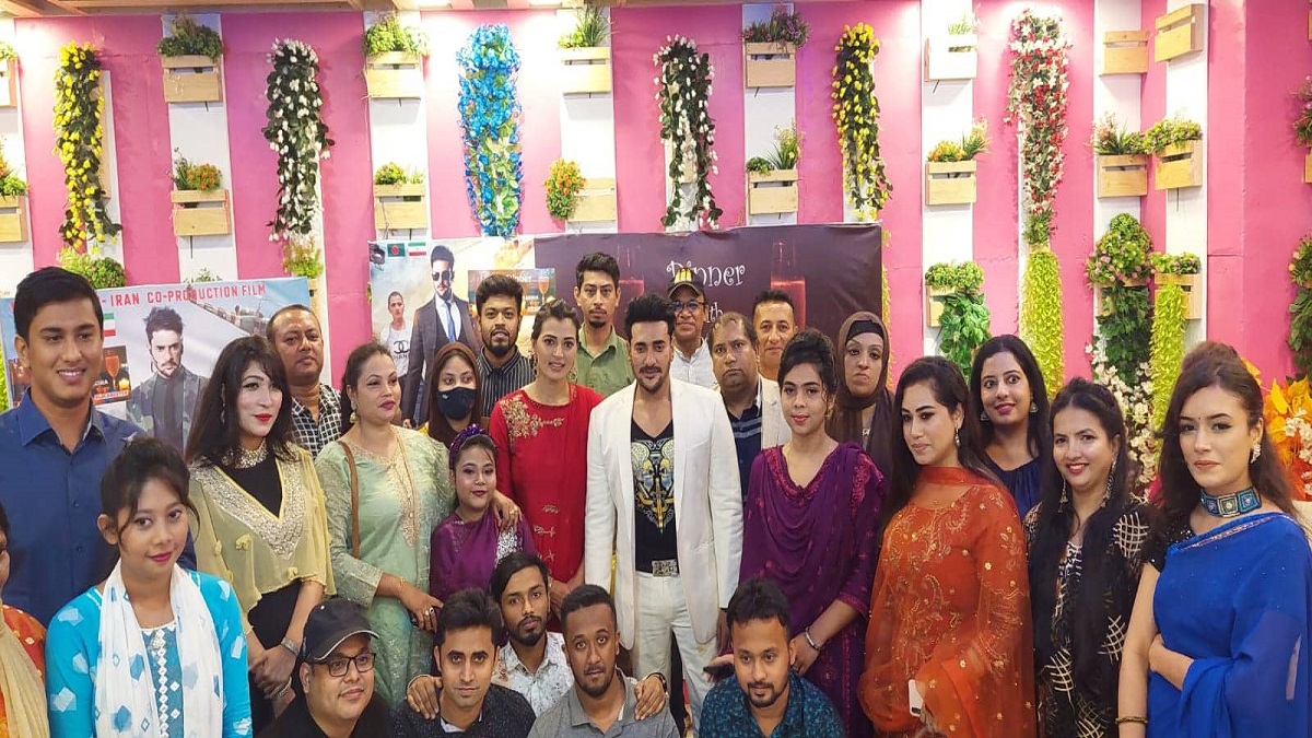 ভক্তদের সাথে ডিনার করলেন অনন্ত ও বর্ষা