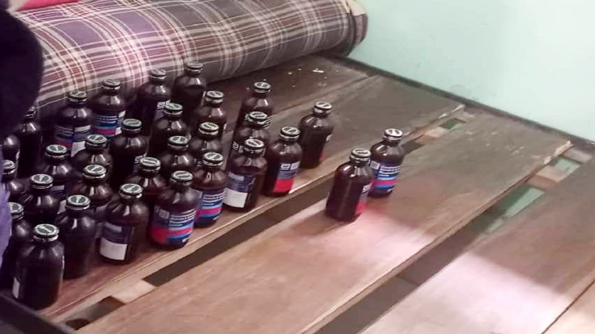 বোয়ালমারীতে ৩৯ বোতল ফেন্সিডিলসহ গ্রেফতার কারবারি