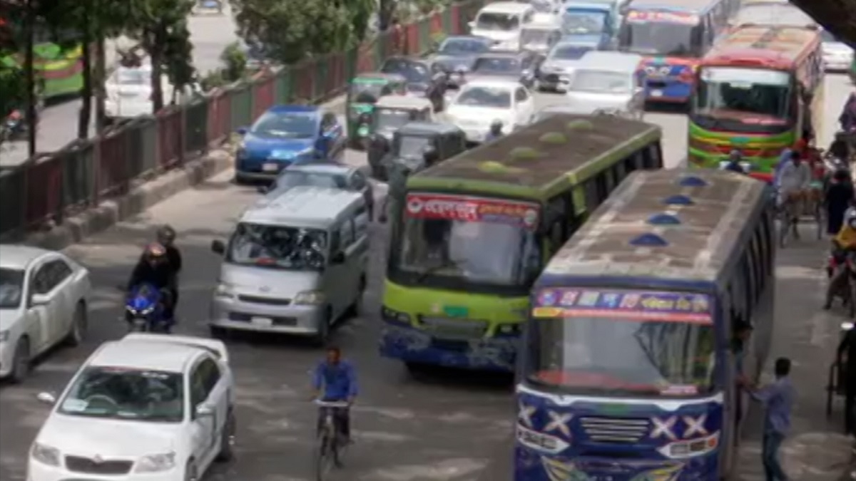আজও কোনো কোনো পরিবহনে বাড়তি ভাড়া নেয়ার অভিযোগ
