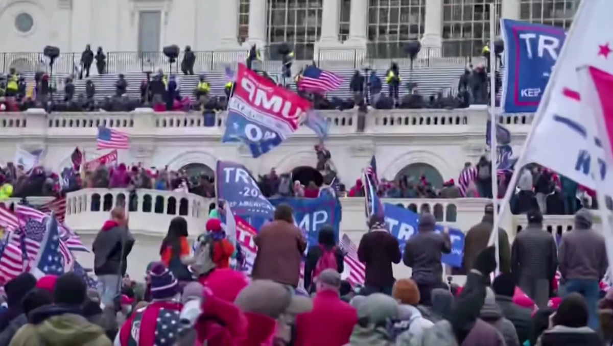 ক্যাপিটল হিলে হামলা: পুলিশ কর্মকর্তাকে ৭ বছরের কারাদণ্ড
