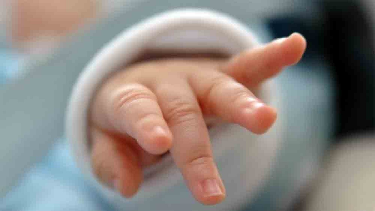 মাটিতে পুঁতে ফেলা নবজাতক শিশুকন্যাকে জীবিত উদ্ধার!