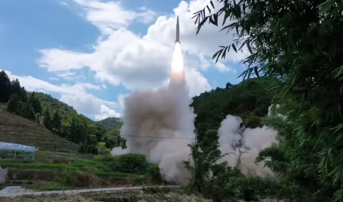 জাপানের বিশেষ অর্থনৈতিক অঞ্চলে আছড়ে পড়লো একাধিক চীনা ক্ষেপণাস্ত্র!