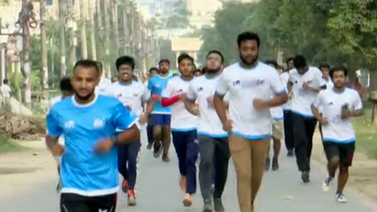 বিষণ্নতা দূর করতে বিশ্ববিদ্যালয়ে ৫ কিলোমিটার দৌড়ের আয়োজন