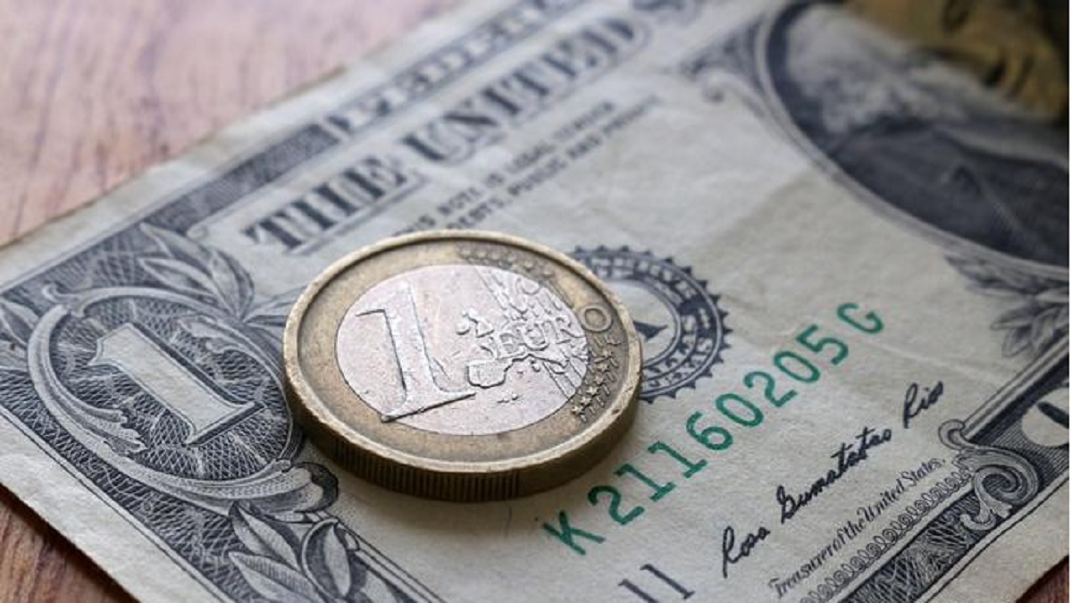 ইউরোর রেকর্ড দরপতন