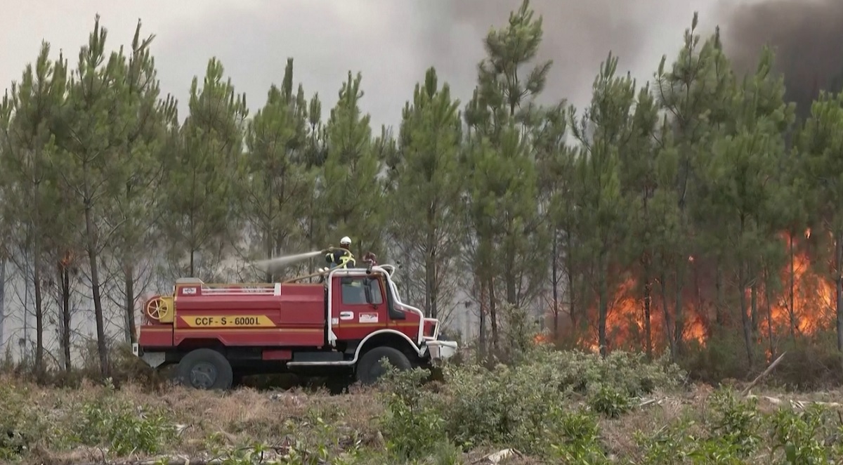 এখনো নিয়ন্ত্রণে আসেনি ফ্রান্সের দক্ষিণ-পশ্চিমাঞ্চলের দাবানল