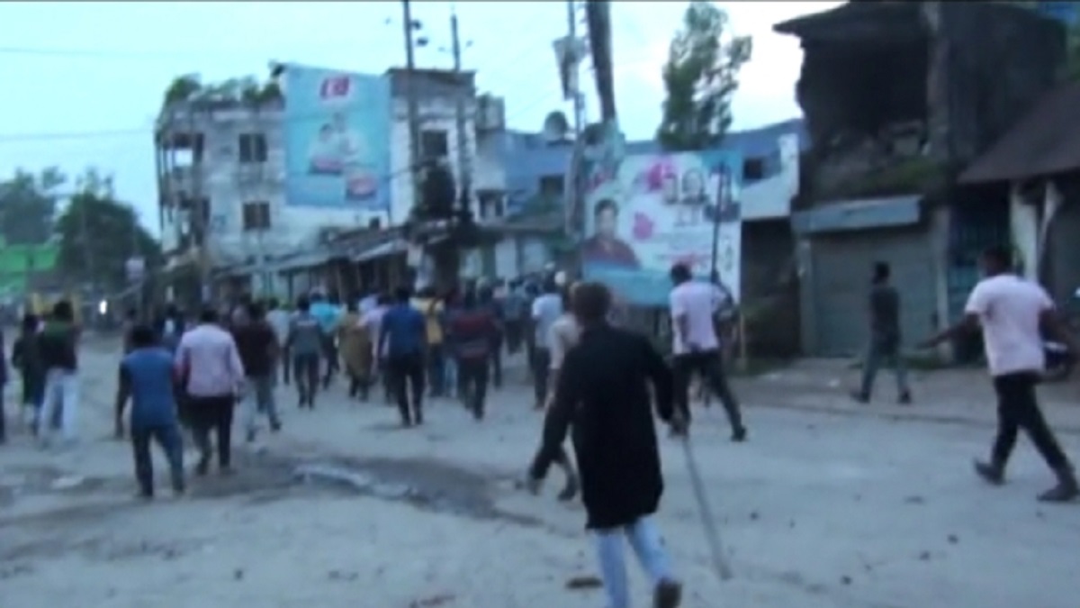 গাইবান্ধায় পুলিশের ওপর বিএনপি নেতাকর্মীদের হামলা, ৪ শতাধিক নেতাকর্মীর বিরুদ্ধে মামলা