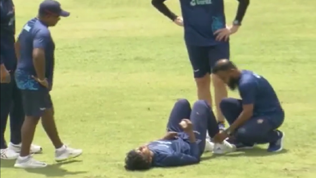 অনুশীলনে পায়ে ব্যথা পেয়ে মাঠ ছেড়েছেন হাসান মাহমুদ