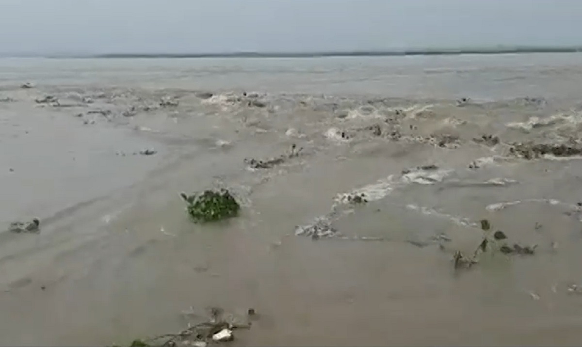 ফের তিস্তার পানি বাড়ায় লালমনিরহাটে পানিবন্দি ১০ হাজার পরিবার