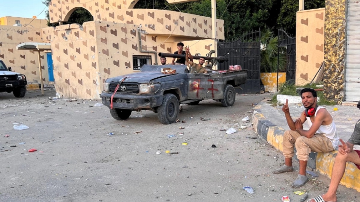 আবারও অশান্ত লিবিয়া, দুই পক্ষের গোলাগুলিতে নিহত ২৩