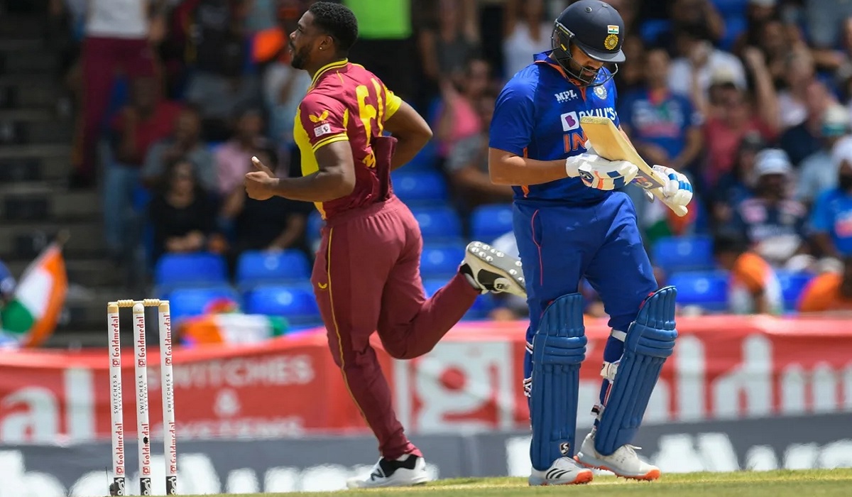 ম্যাকয়ের পেসে বিধ্বস্ত ভারত, সিরিজে সমতা