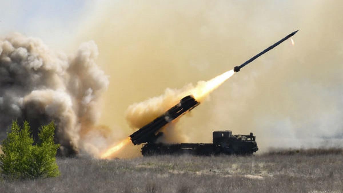 পাকিস্তানের দিকে মিসাইল ছোড়ায় ভারতীয় বিমান বাহিনীর ৩ কর্মকর্তা বরখাস্ত