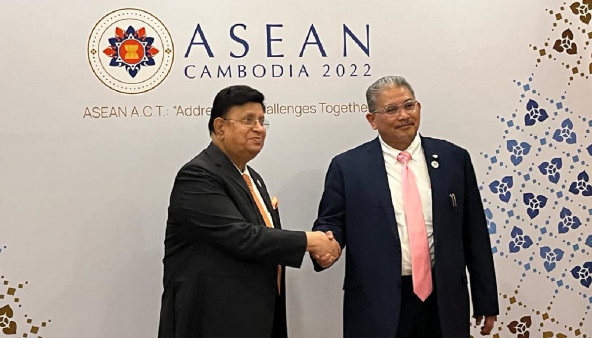 রোহিঙ্গাদের মিয়ানমারে ফেরত পাঠাতে ব্রুনাইয়ের সহযোগিতা চেয়েছেন পররাষ্ট্রমন্ত্রী