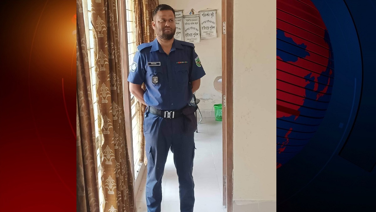 নাটোরে বাসের ধাক্কায় হাইওয়ে থানার কনস্টেবলের মৃত্যু