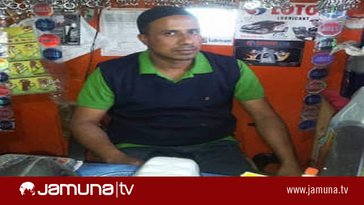 চায়ের দোকানের আড়ালে ফেনসিডিল ব্যবসা: র্যাবের হাতে মাদক কারবারি গ্রেফতার