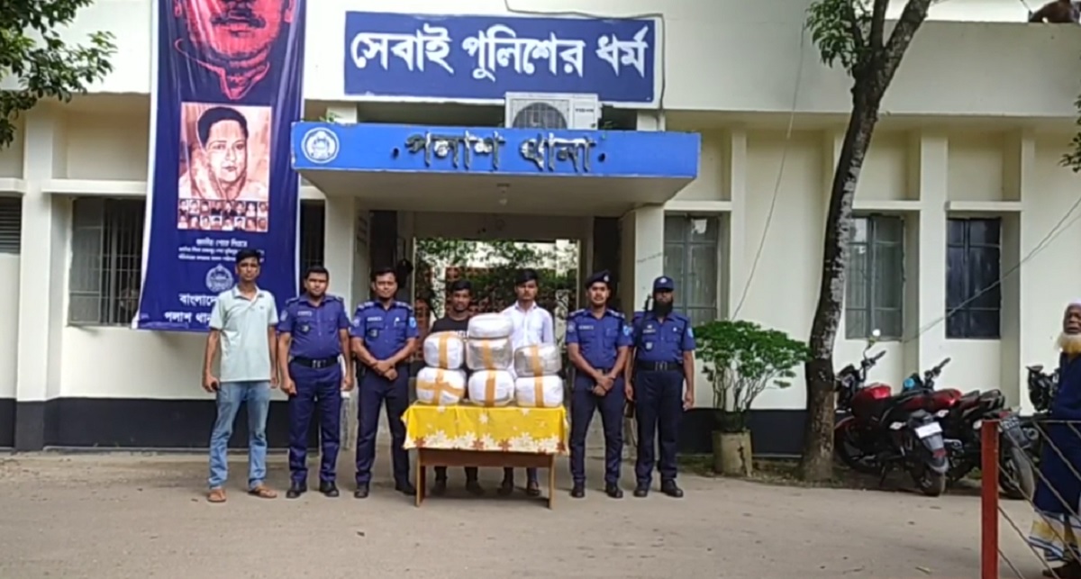 নরসিংদীতে ২০ কেজি গাঁজাসহ প্রাইভেটাকারের দুই আরোহী গ্রেফতার