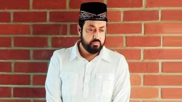 ভক্তদের পাঁচ ওয়াক্ত নামাজ পড়ার আহ্বান ওমর সানীর