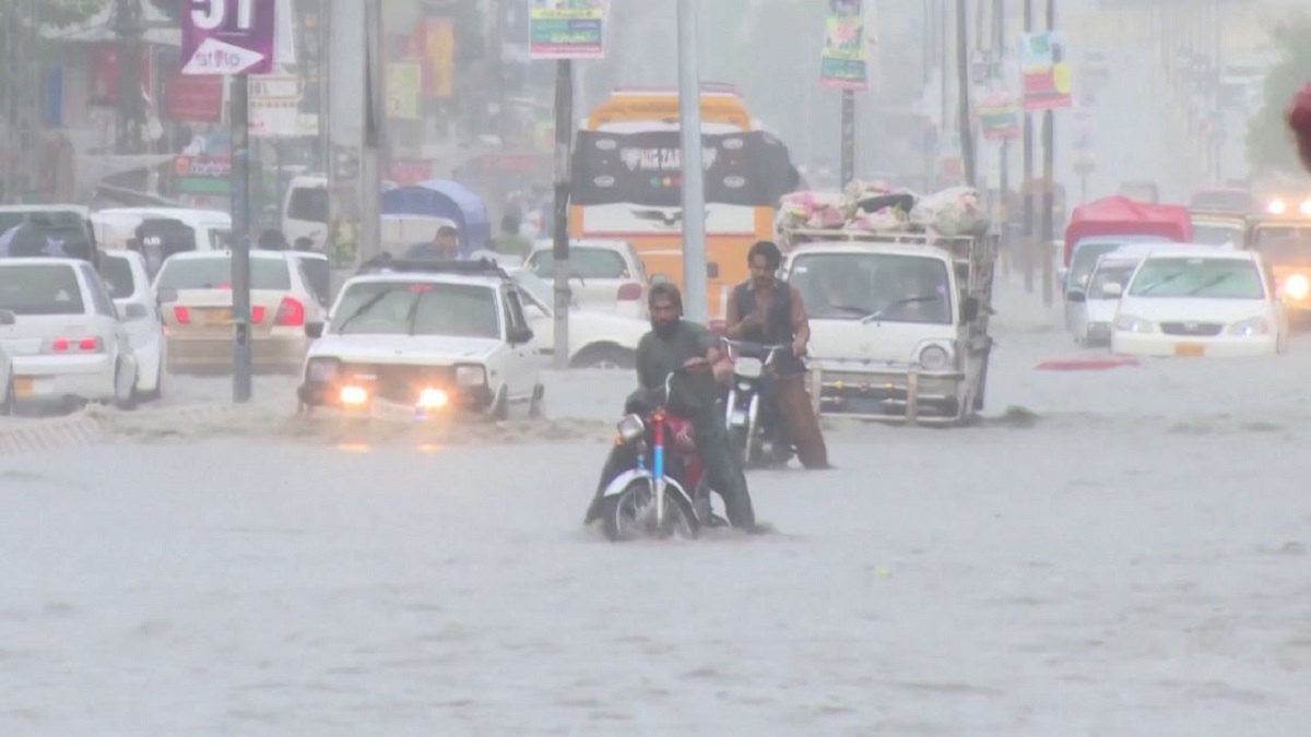 পাকিস্তানে প্রাকৃতিক দুর্যোগে ৮২০ প্রাণহানি; বিধ্বস্ত ৩ লাখের বেশি ঘরবাড়ি-স্থাপনা