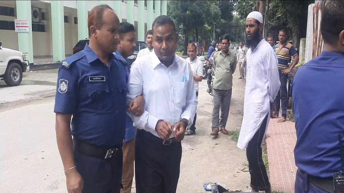 প্রাথমিক শিক্ষক নিয়োগ পরীক্ষায় অসদুপায় অবলম্বন, আটক পরীক্ষার্থী