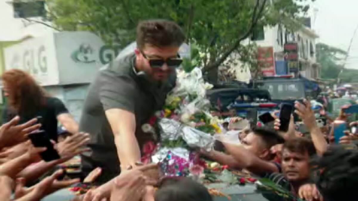 ৯ মাস পর দেশে ফিরলেন শাকিব খান