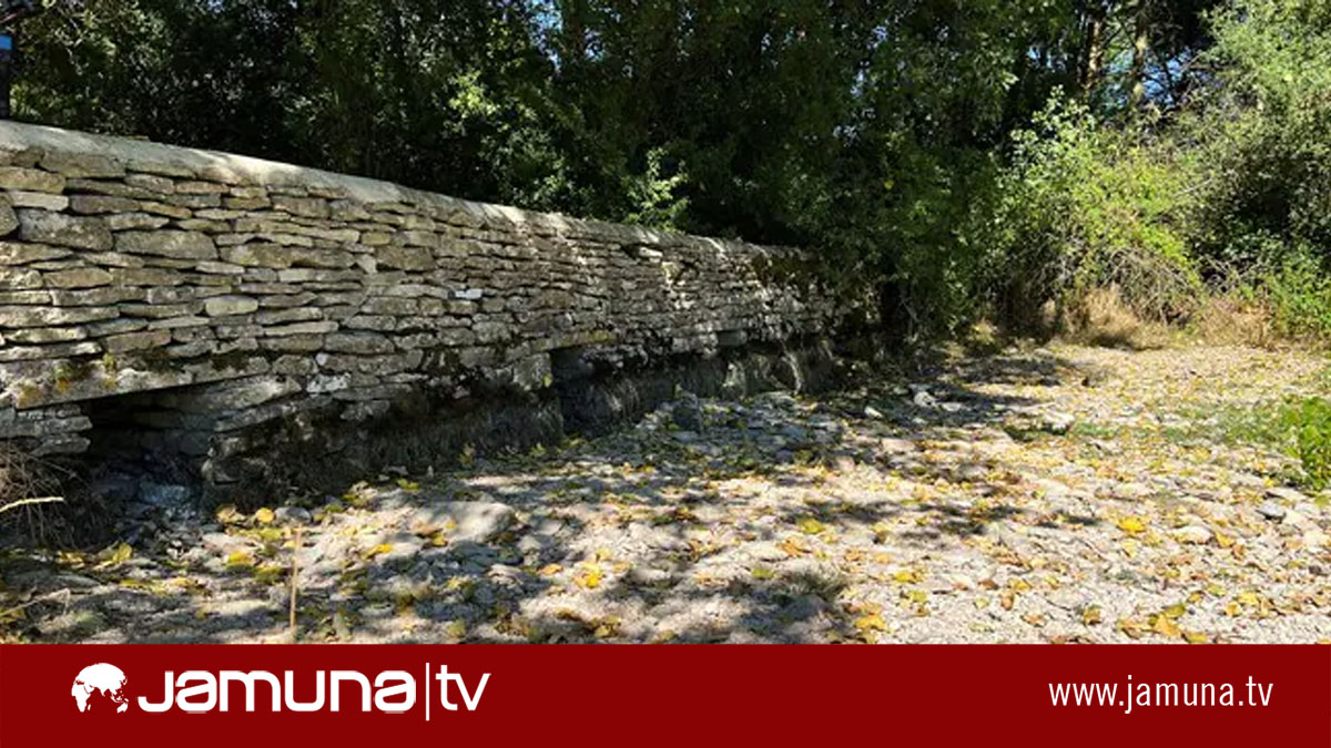 তীব্র দাবদাহে শুকিয়ে যাচ্ছে ইংল্যান্ডের টেমস নদী