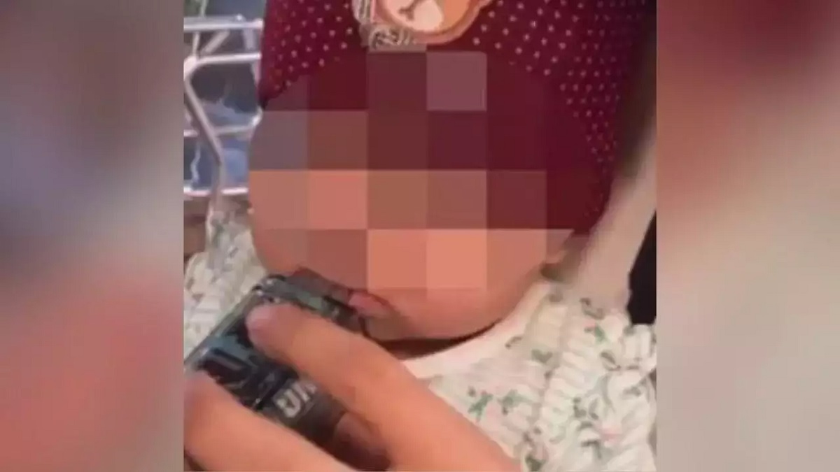 শিশুর মুখে ই-সিগারেট দিয়ে ভিডিও, মালয়েশিয়ান যুবক গ্রেফতার