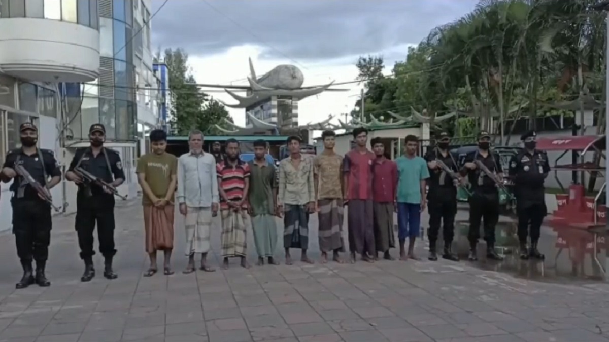 সেন্ট মার্টিনে ১ লাখ পিস ইয়াবা জব্দ, মিয়ানমারের ৬ জনসহ গ্রেফতার ৯