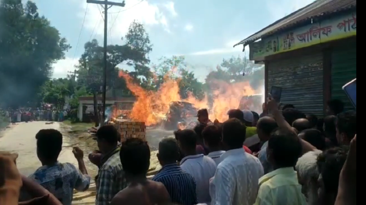মুন্সিগঞ্জে সিগারেটের আগুনে পুড়ে ছাই ৭ লাখ টাকার পাটখড়ি