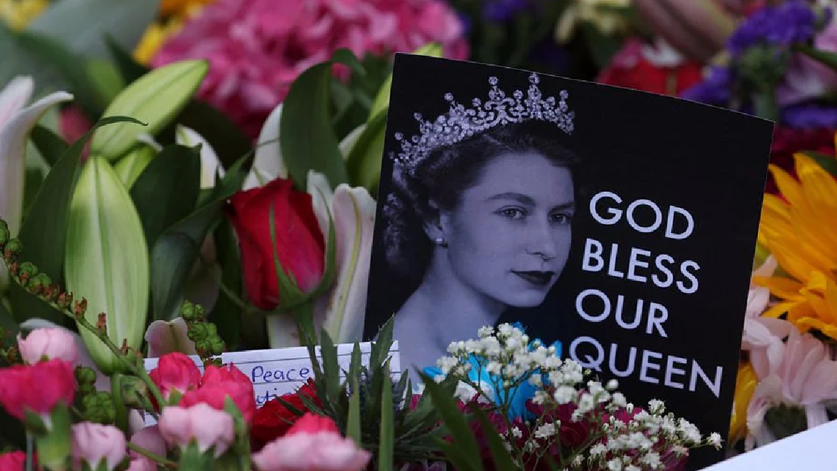 আজ রানির মরদেহে শ্রদ্ধা নিবেদন করবে সাধারণ মানুষ