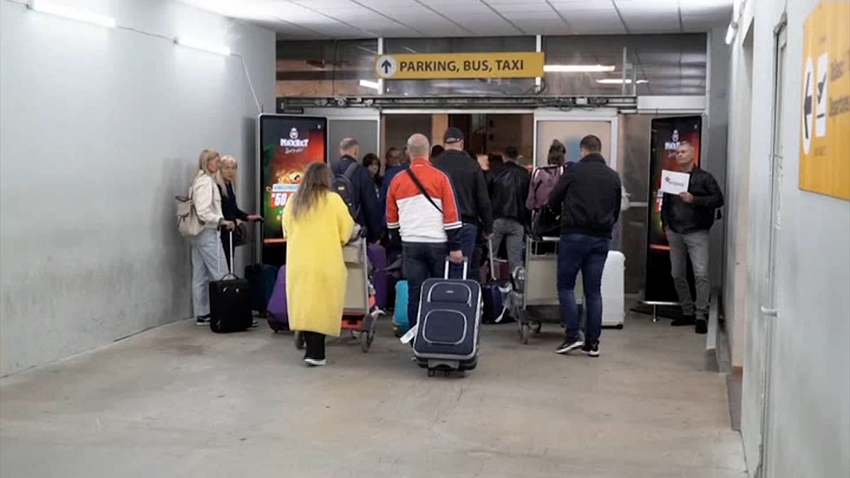 যুদ্ধে যেতে বাধ্য করতে পারে সরকার, আতঙ্কে রাশিয়া ছাড়ছেন অনেকে