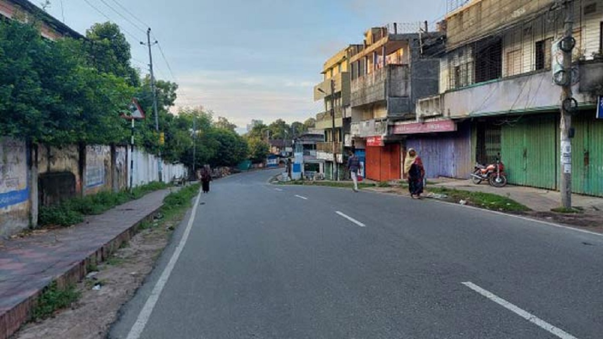রাঙ্গামাটি শহরে ৩২ ঘণ্টার হরতাল চলছে, সকাল থেকে চলছে না বাস, খুলছে না দোকানপাট
