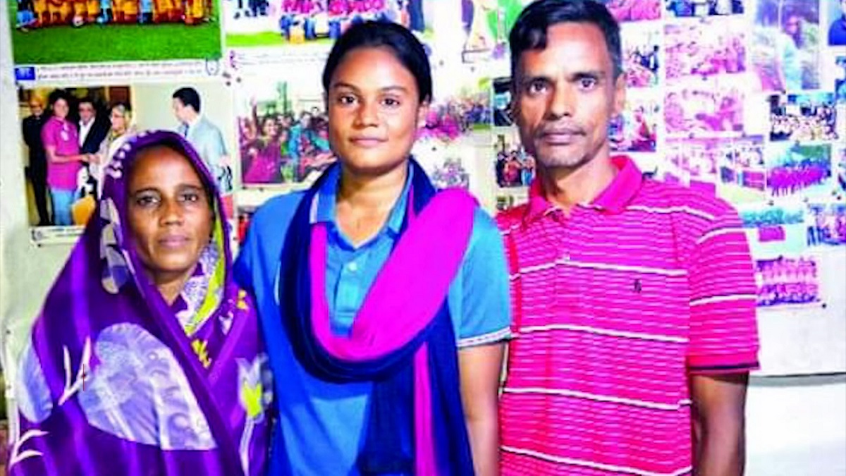 এমন দিনেই সাফজয়ী আঁখির বাবাকে শাসিয়ে গেল পুলিশ!