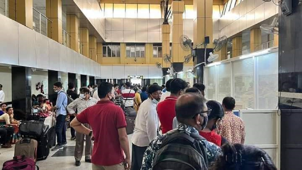 আগরতলা ইমিগ্রেশনে নতুন নিয়ম, জানে না ভারতীয় হাইকমিশন, গ্যাঁড়াকলে যাত্রীরা