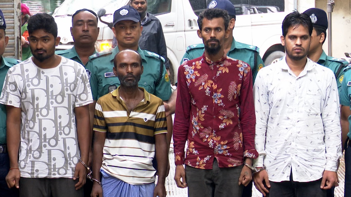 বিদেশি পিস্তল ও গুলিসহ সংঘবদ্ধ গ্রিলকাটা চক্রের ৪ সদস্য গ্রেফতার